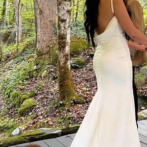 Elegant White Sleeveless wedding dress